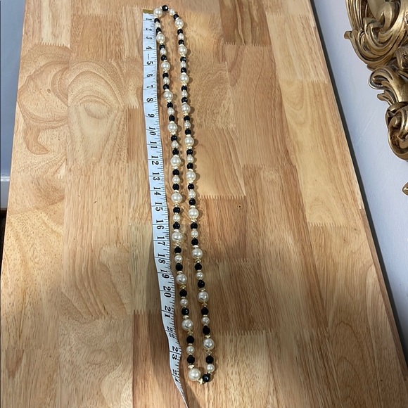 Jewelry - Elegant vintage 1980s time capsule Black and White Pearl Necklace